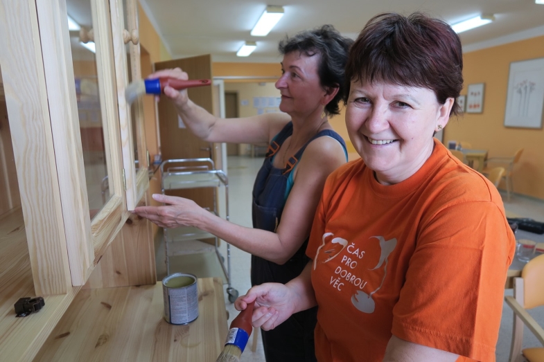 Energetici pomáhali v Domovech pro seniory, v Armádě spásy i  při obnově horské chaty 